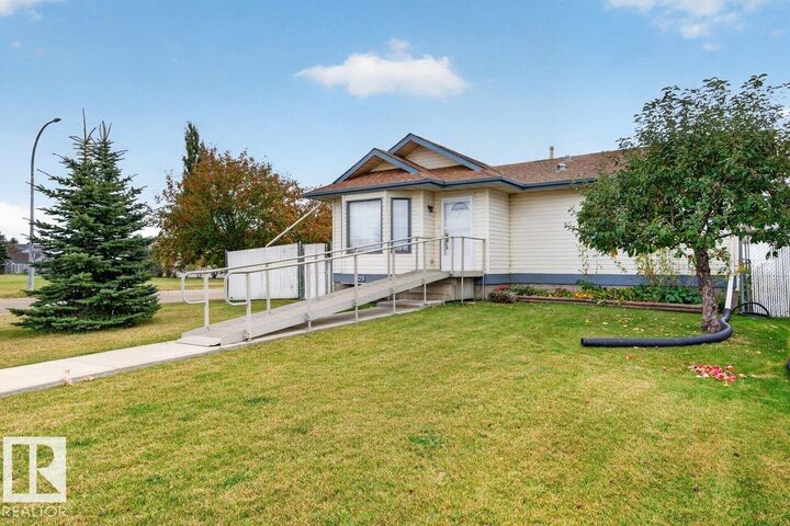 Property Photo:  825 Grandin Drive  AB T8R 1C7 