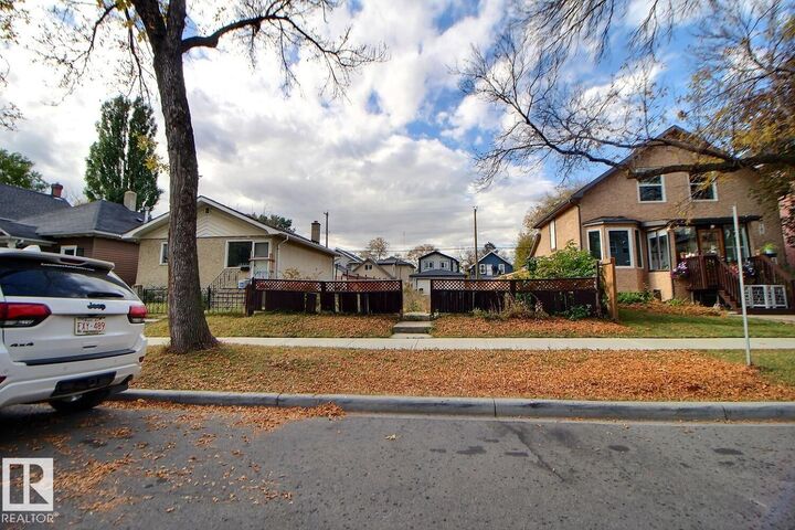 Property Photo:  11230 95A Street NW  AB T5G 1N8 