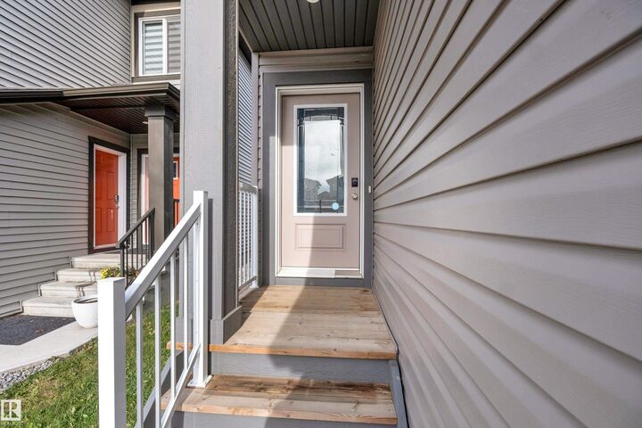 Property Photo:  5712 Cautley Crescent SW  AB T6W 4X9 