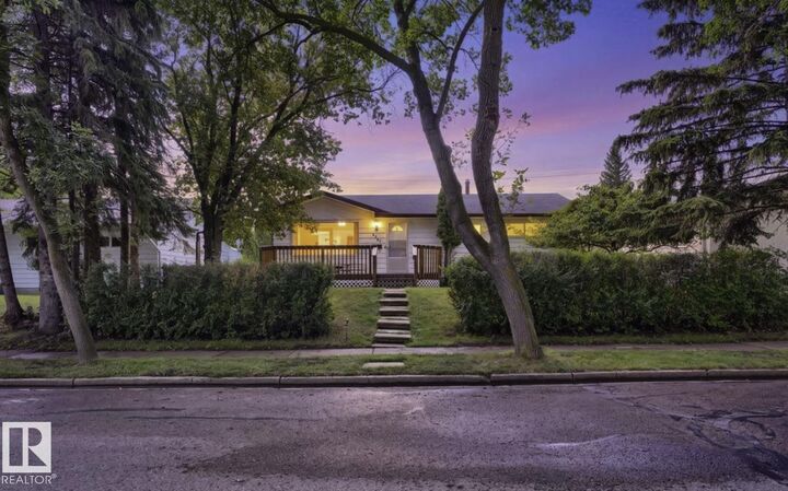 Property Photo:  6221 44B Avenue  AB T4V 0B5 