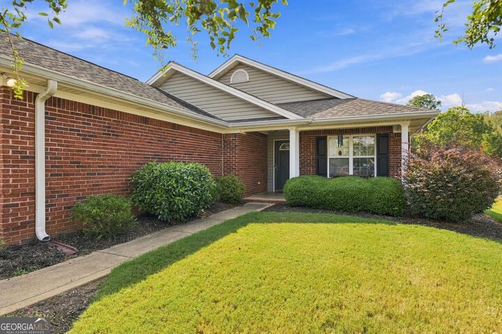 Property Photo:  1 N Pointe Drive, NE NE  GA 30161 