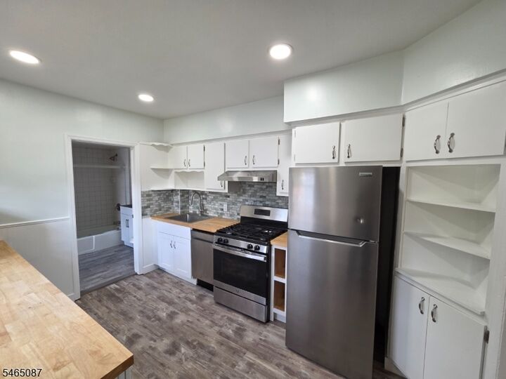 Property Photo:  31 Meade St 2  NJ 07052 