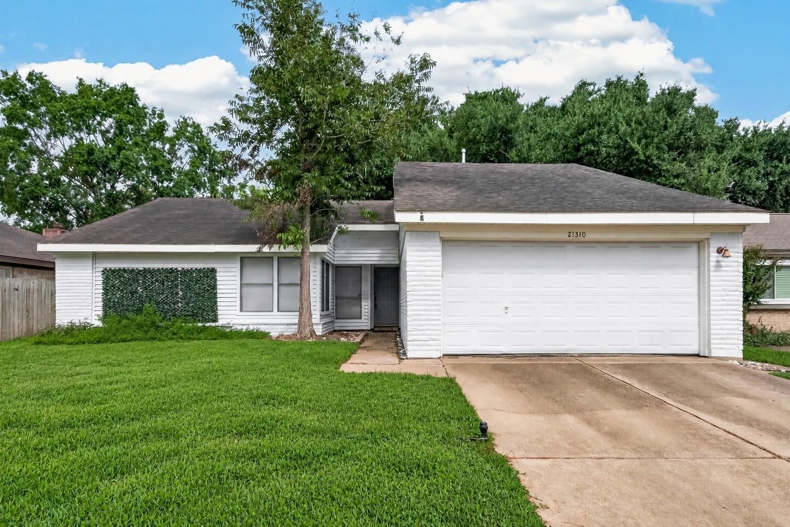 Property Photo: 21310 Highland Knolls Drive TX 77450