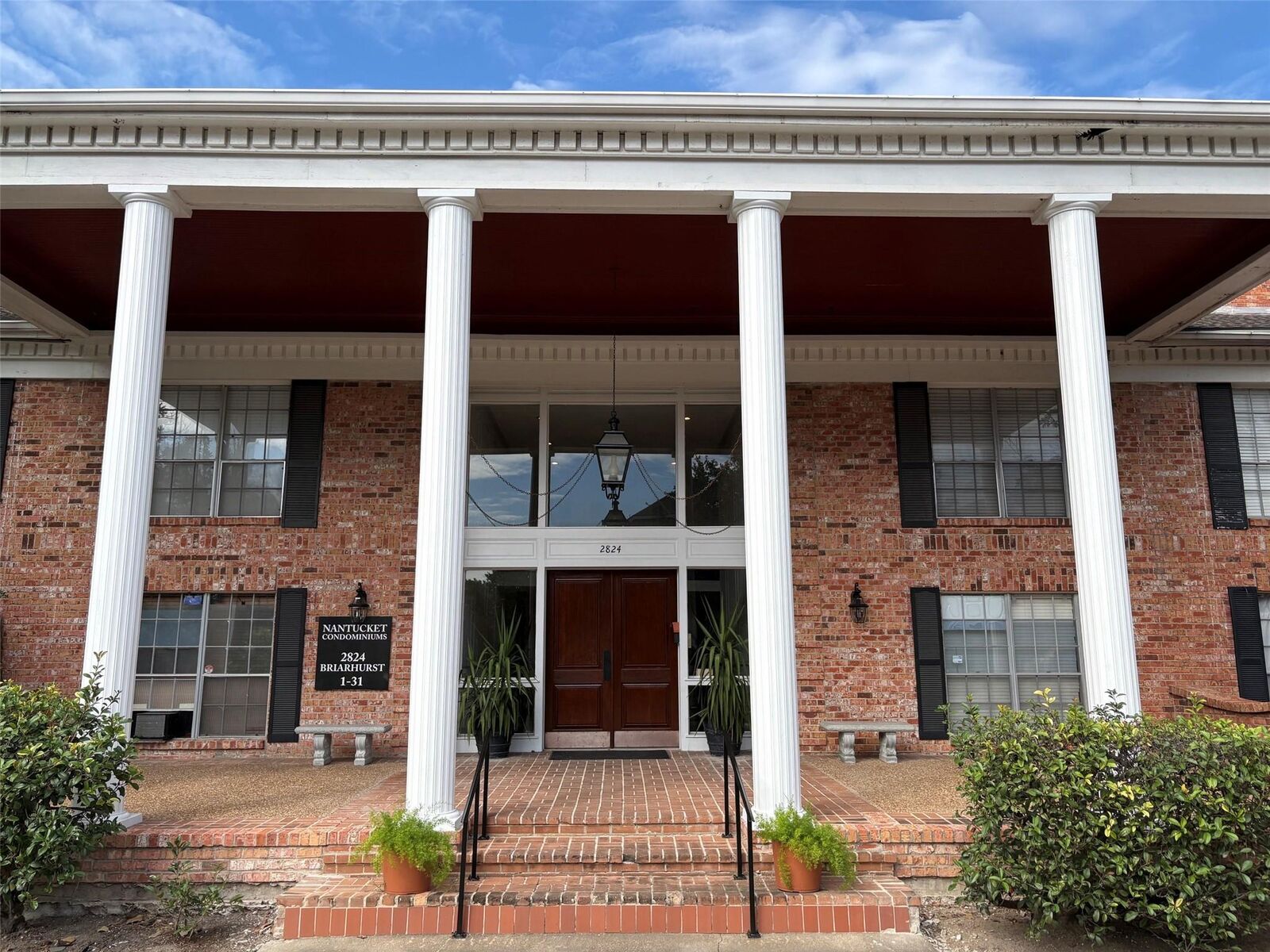 Property Photo:  2824 Briarhurst Drive 9  TX 77057 