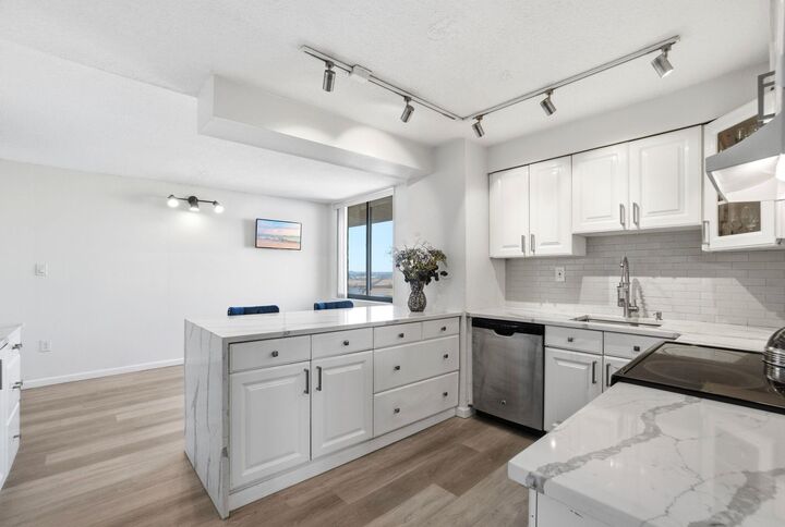 Property Photo:  1633 Harmon Cove Tower 1633  NJ 07094 