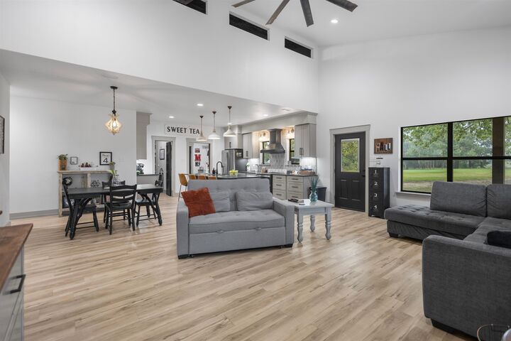 Property Photo: 425 County Road 4111 TX 75766