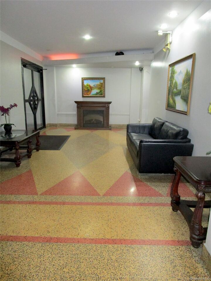 Property Photo:  585 McLean Avenue 2A  NY 10705 