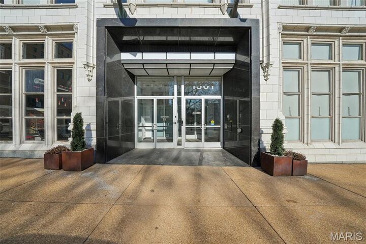 Property Photo:  1501 Locust Street 1008  MO 63103 