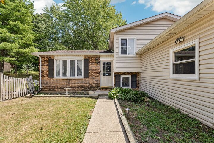 Property Photo:  710 Greenbriar Lane  IL 60046 