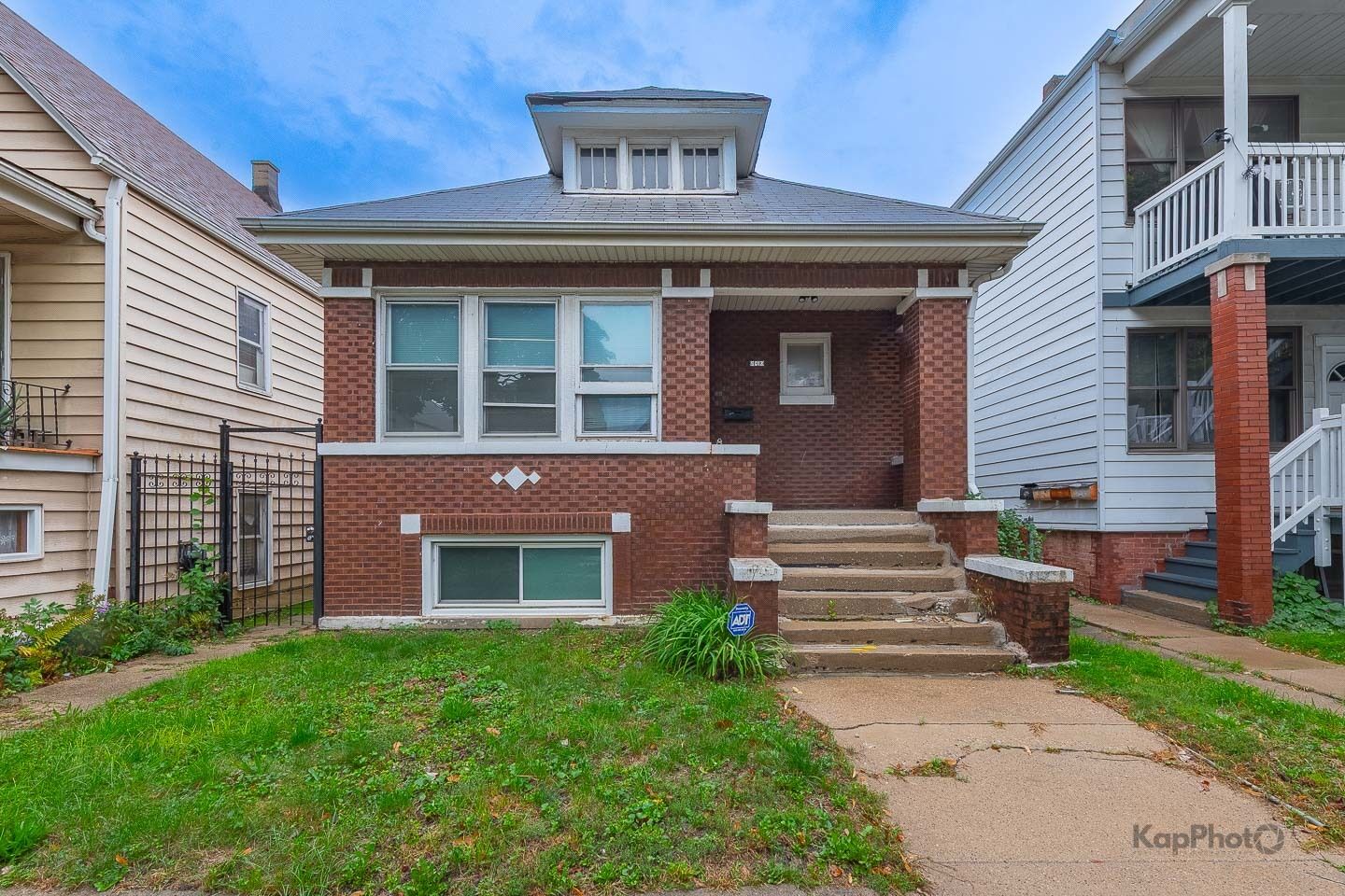 Property Photo: 5012 S Washtenaw Avenue IL 60632
