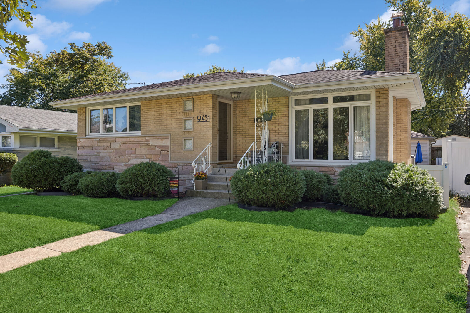 Property Photo: 9431 Congress Park Avenue IL 60513