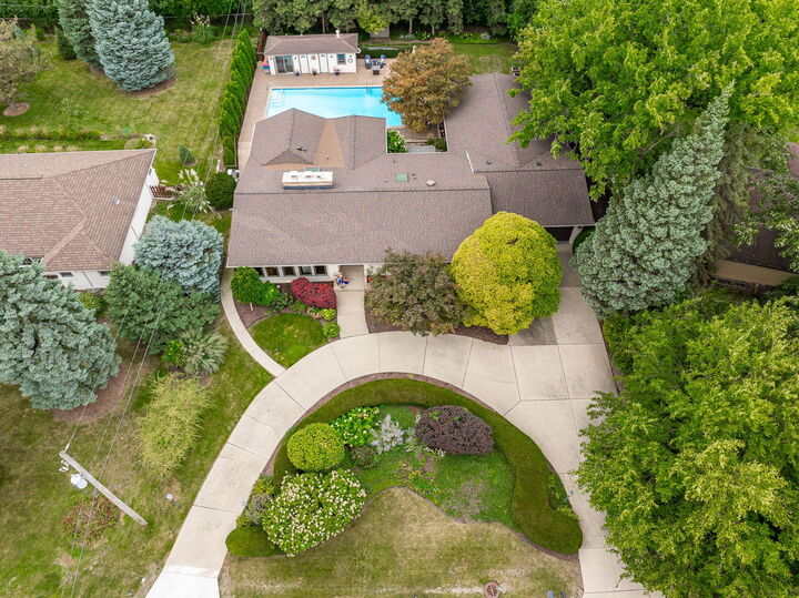 Property Photo:  12 Meadowood Drive  IL 60523 
