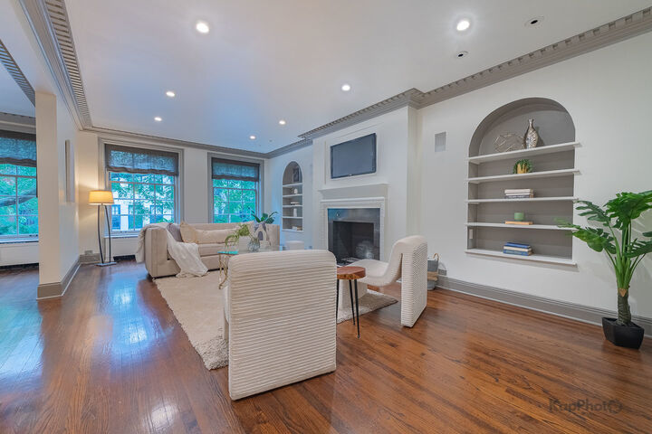 Property Photo: 24 E Scott Street 2 IL 60610