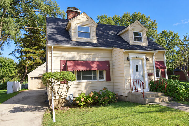 Property Photo:  32 S College Street  IL 60510 