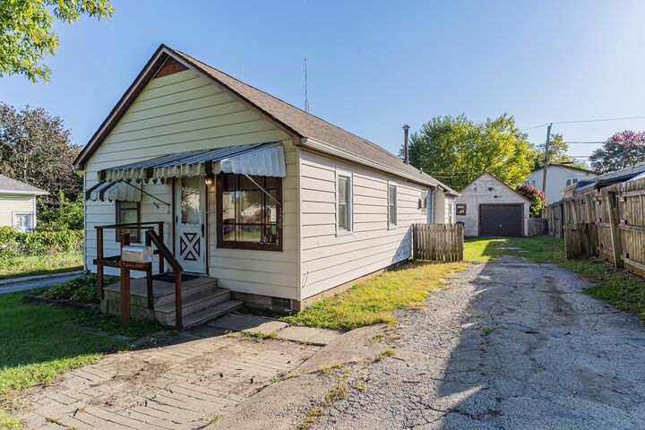 Property Photo:  120 Jessie Street  IL 60433 