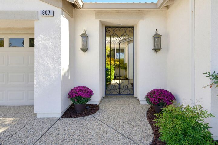 Property Photo:  807 Carrousel Court  CA 95648 