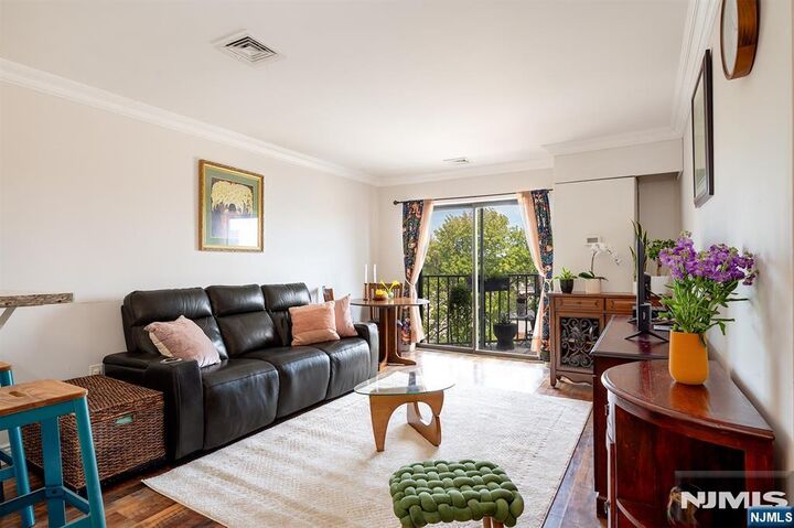 Property Photo:  75 Union Street 5B  NJ 07601 