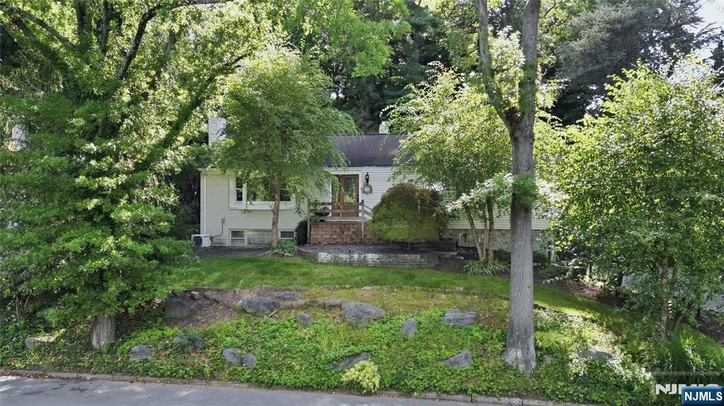 Property Photo:  12 Poplar Road  NJ 07627 