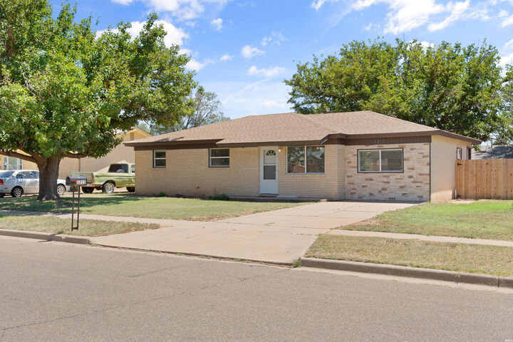 Property Photo:  1213 Comer Dr  NM 88101 