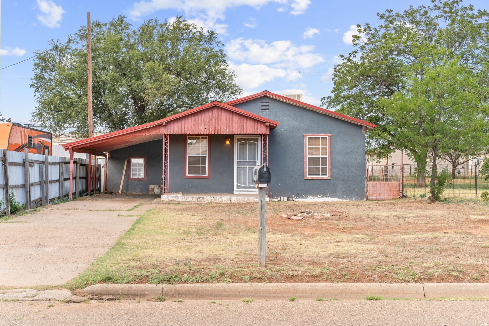 Property Photo:  1008 Maple St  NM 88101 