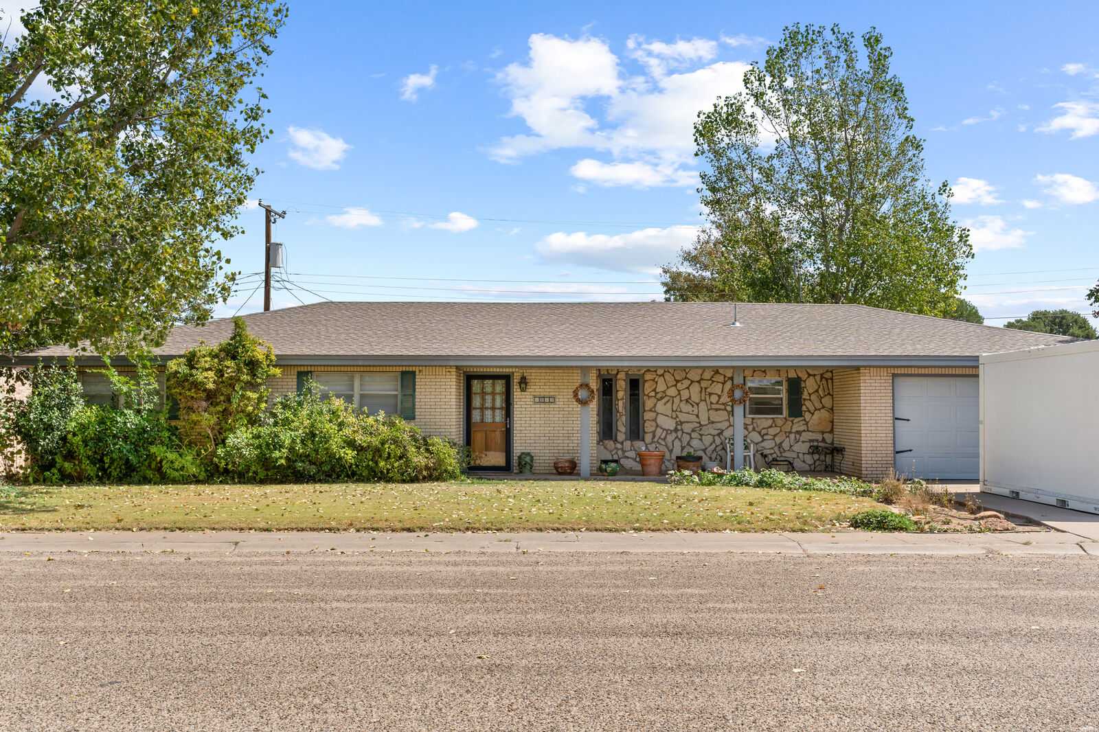 Property Photo:  1813 S Ave A  NM 88130 
