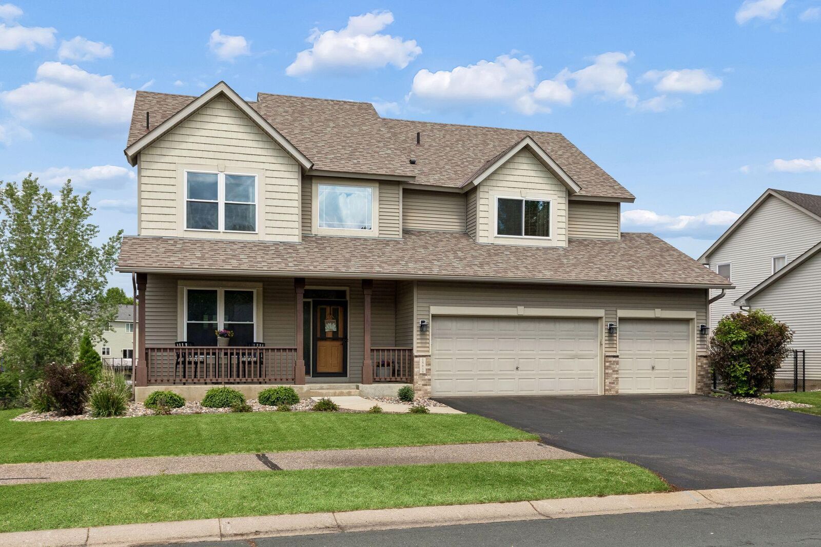 Property Photo: 18618 Dunbury Avenue MN 55024