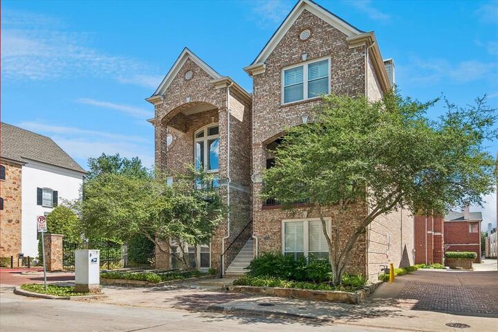Property Photo:  2916 Thomas Avenue  TX 75204 