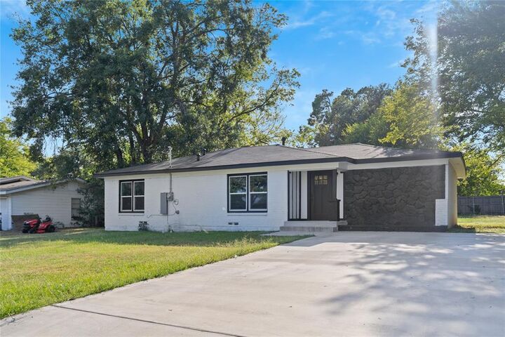 Property Photo:  1613 Irwin Lane  TX 75482 