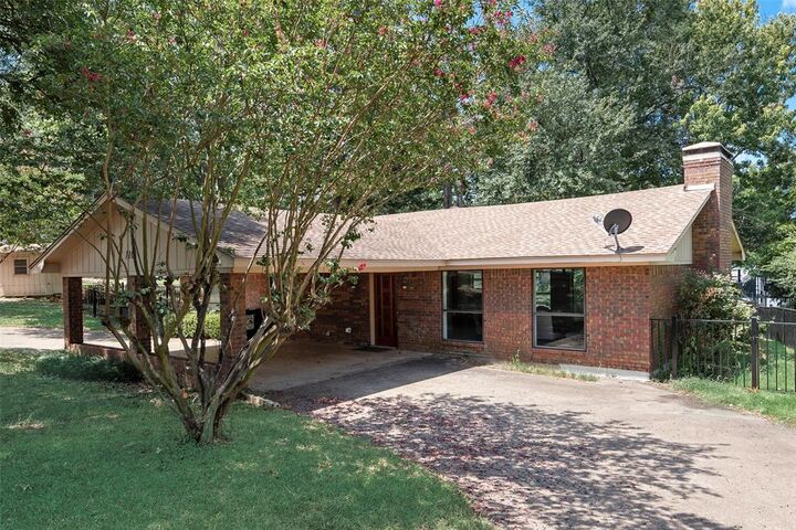 Property Photo:  110 La Jolla Street  TX 75156 