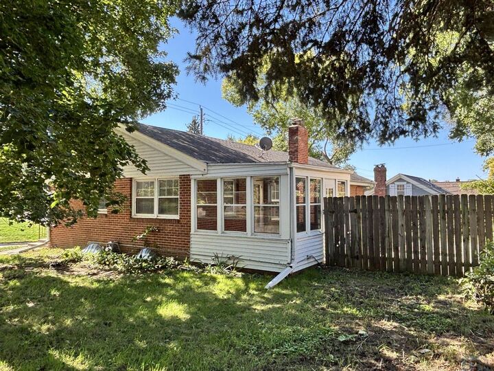 Property Photo:  3601 Pierce Place  IA 51104 