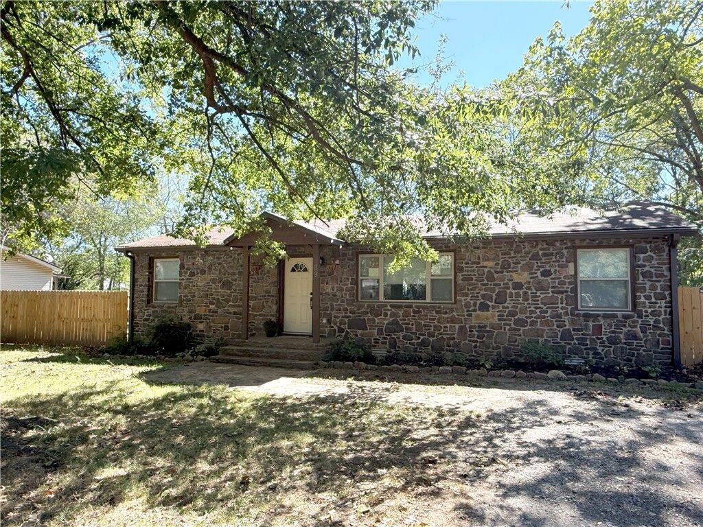 Property Photo:  89 Old Depot Road  AR 72730 