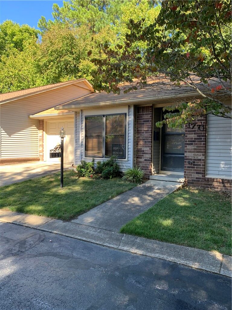 Property Photo:  1711 White Oak Lane  AR 72601 