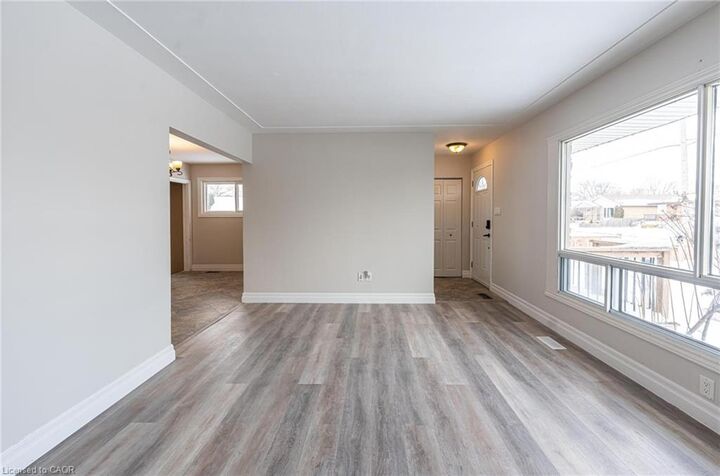 Property Photo:  60 Burfield Avenue 1  ON L8T 2J9 