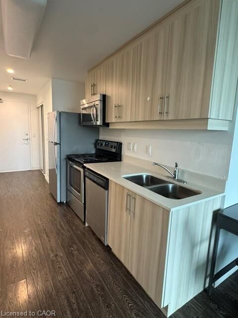 Property Photo:  158 King Street 1502  ON N2J 0E5 