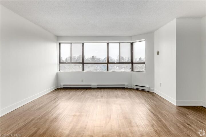 Property Photo: 565 Belmont Avenue W 0033 ON N2M 5E7