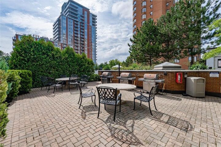 Property Photo:  1270 Maple Crossing Boulevard 1905  ON L7S 2J3 