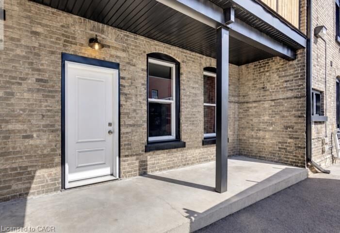 Property Photo:  92 Alfred Street Unit 2  ON N3S 5G2 