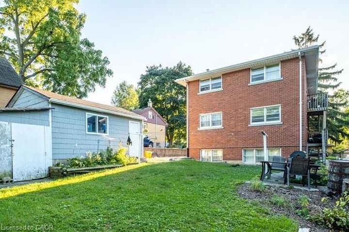 Property Photo:  322 Edwin Street 1  ON N2H 4P6 