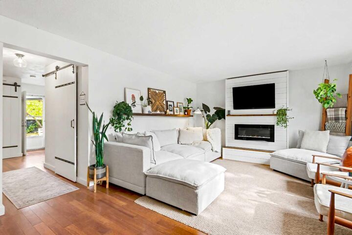 Property Photo:  2206 29 Avenue SW  AB T2T 1N7 