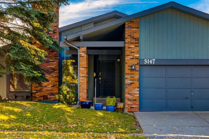 Property Photo:  3147 Palliser Drive SW  AB T2V 4G7 