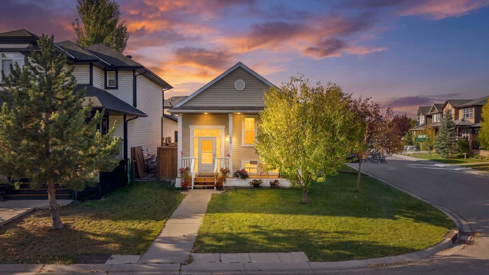 Property Photo: 75 Evansdale Way NW AB T3P 0C1