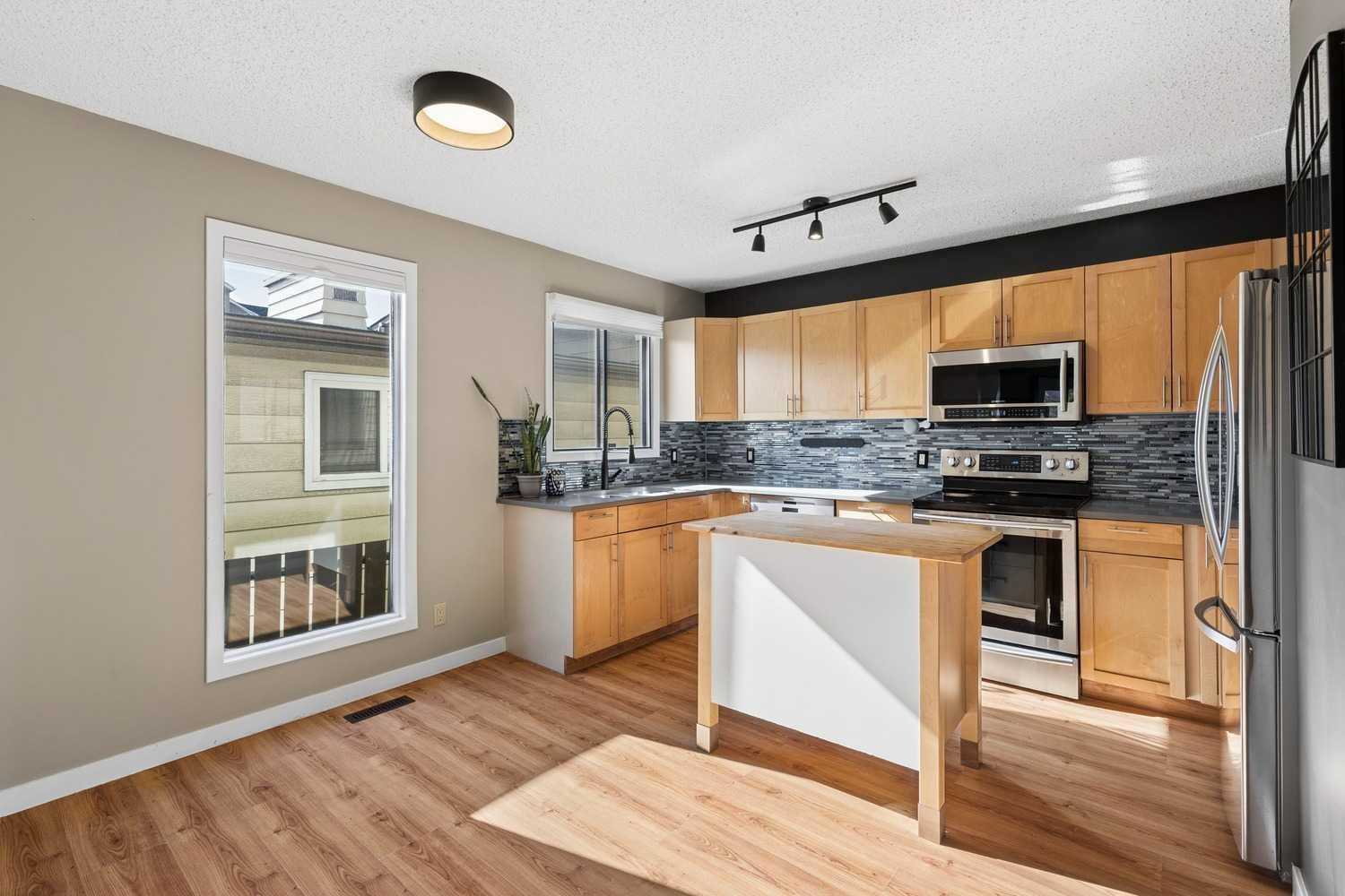 Property Photo: 1918 24A Street SW 4 AB T3E 1V3