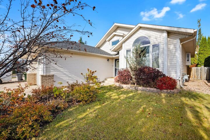 Property Photo:  5806 23 Street  AB T9V 2Y6 