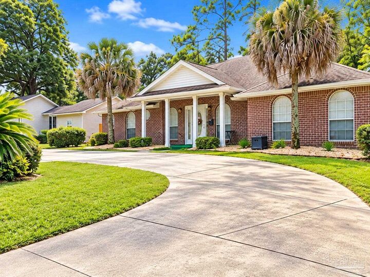 Property Photo: 815 W Moreno St FL 32501
