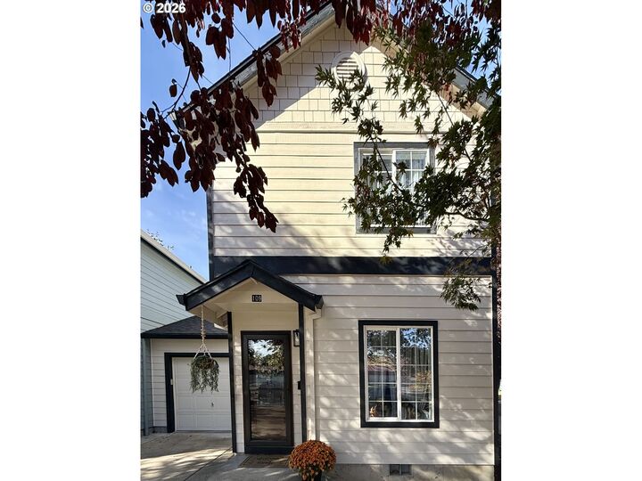 Property Photo: 109 NW 8th St OR 97030