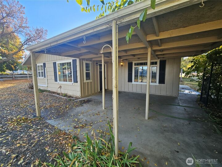 Property Photo:  335  F Street NW  WA 98823 
