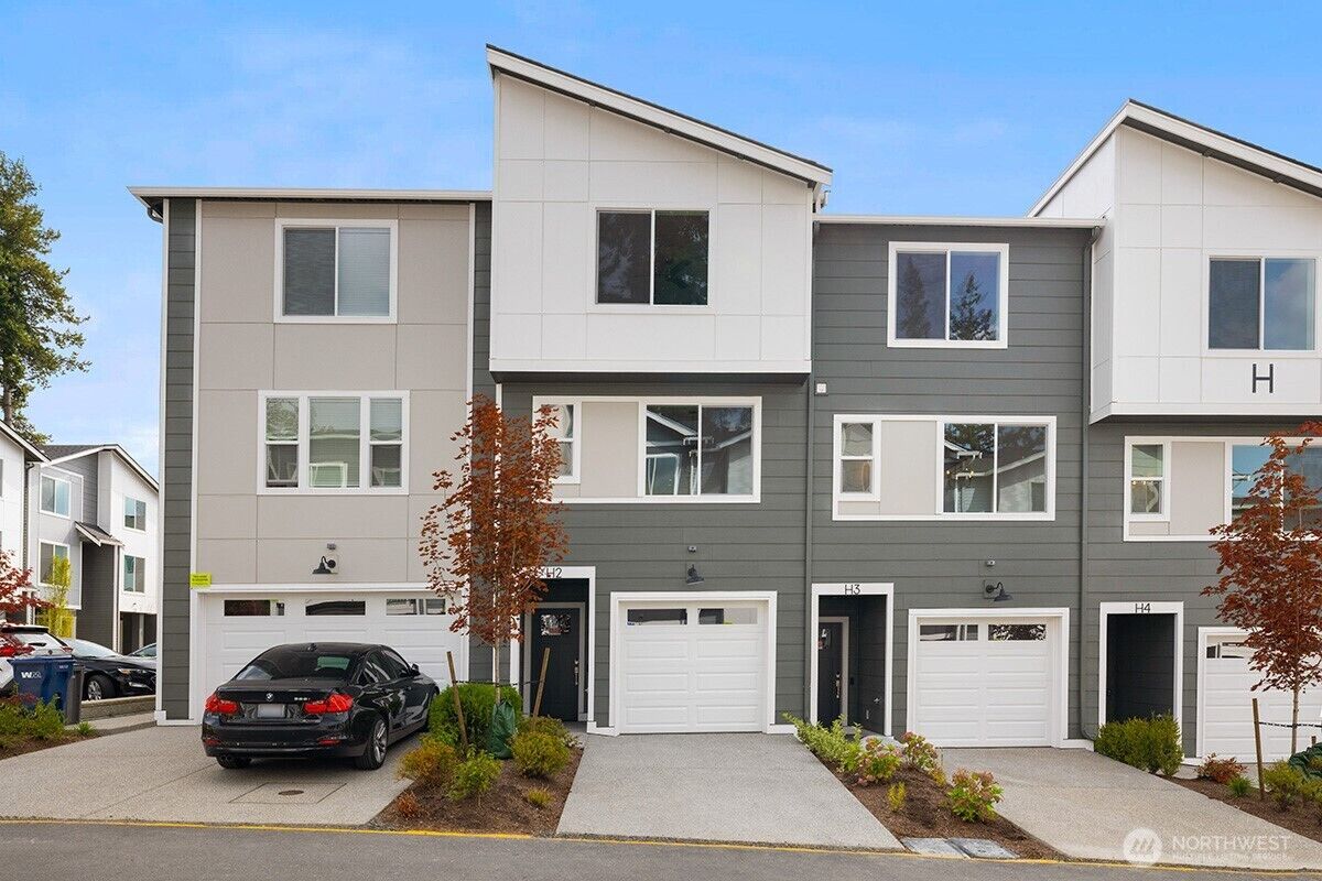 Property Photo:  16823  Alder Way M3  WA 98037 