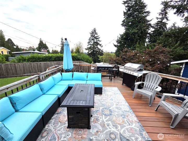 Property Photo:  2569 NE 85th Street  WA 98115 
