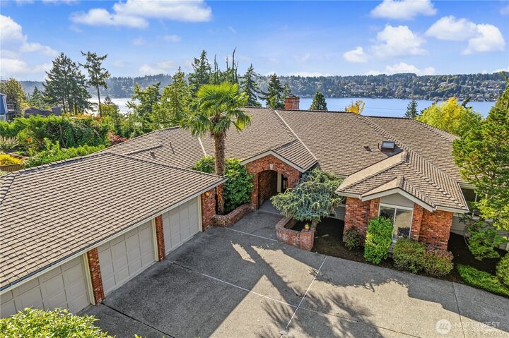 Property Photo:  15302  61st Place NE  WA 98028 