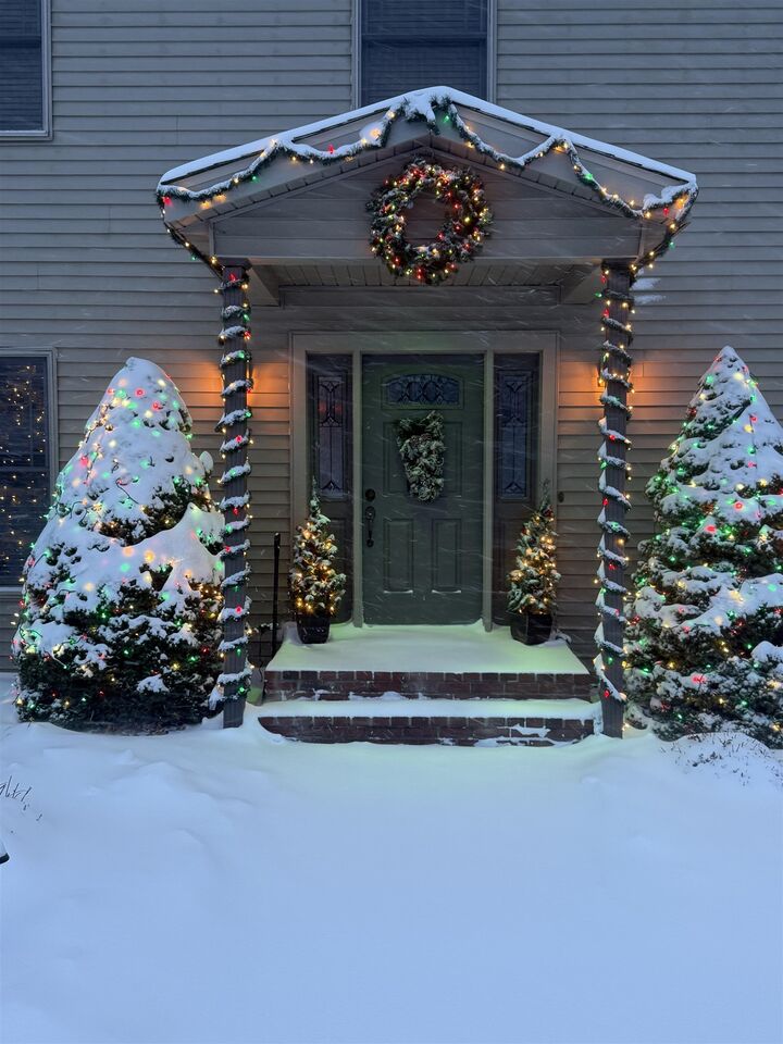 Property Photo: 14592 Donnalynn Drive IL 61080